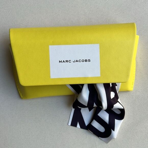 Marc Jacobs Vibrant Yellow Sunglasses Case with Geometric Cleaning cloth - Picture 11 of 11